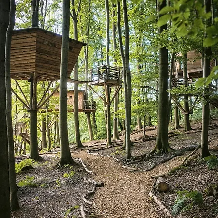 Baumhaushotel Robins Nest *